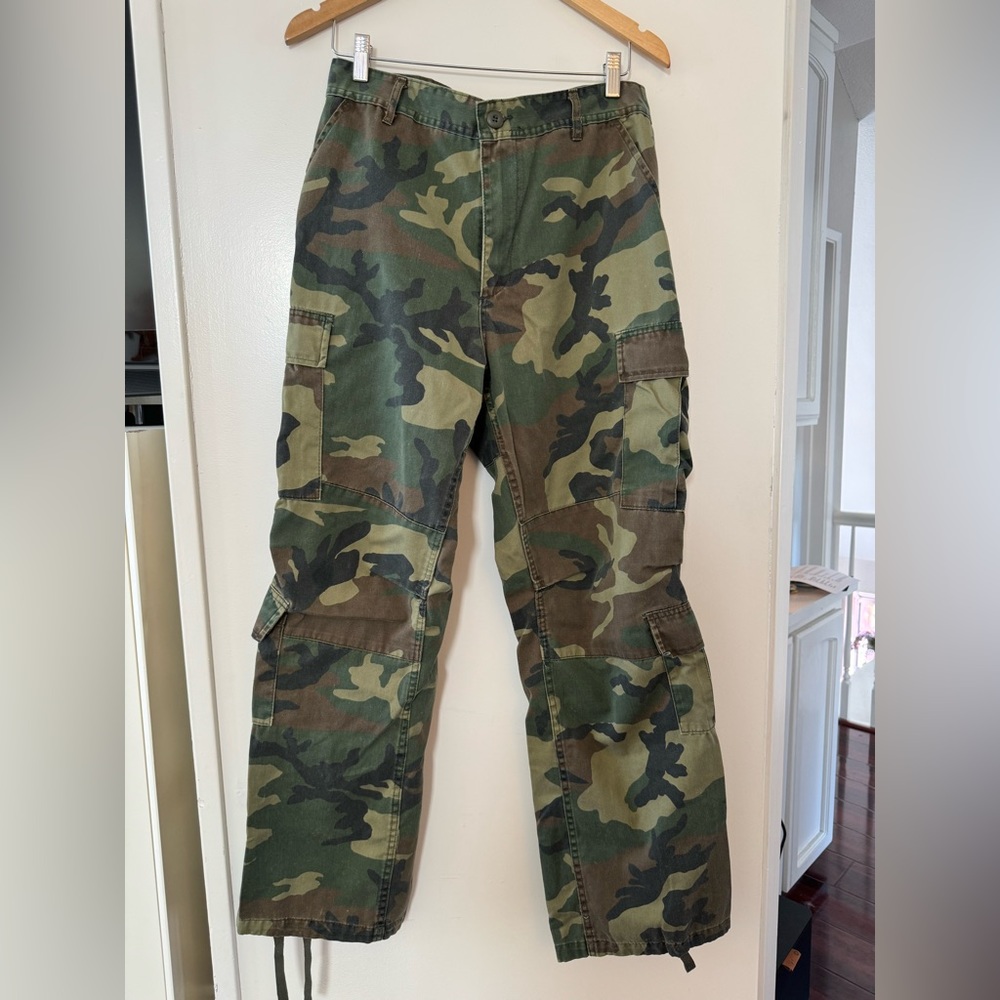 Local European Camo Cargos - size M/L